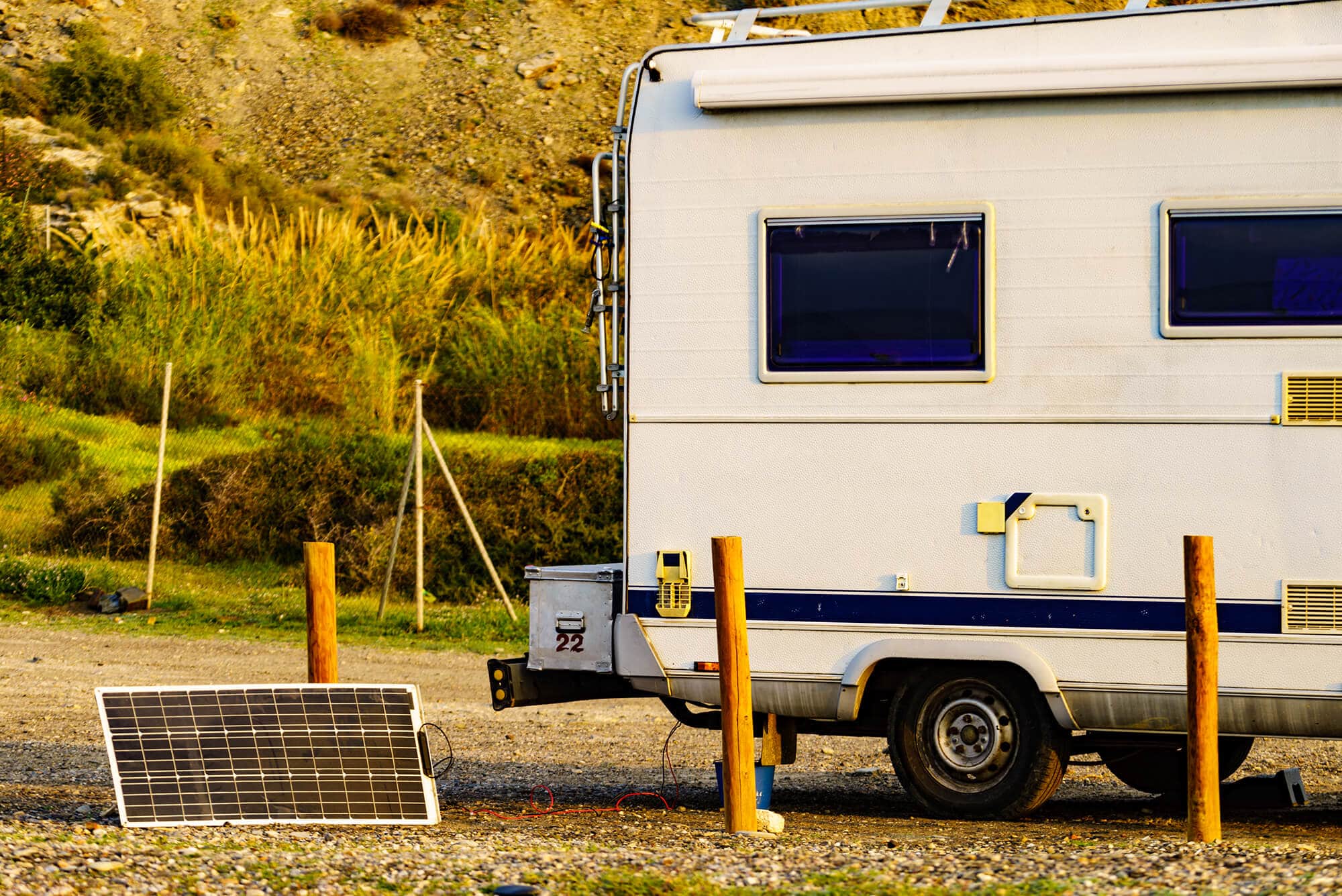 Charging a trailer or campervan batter example with solar