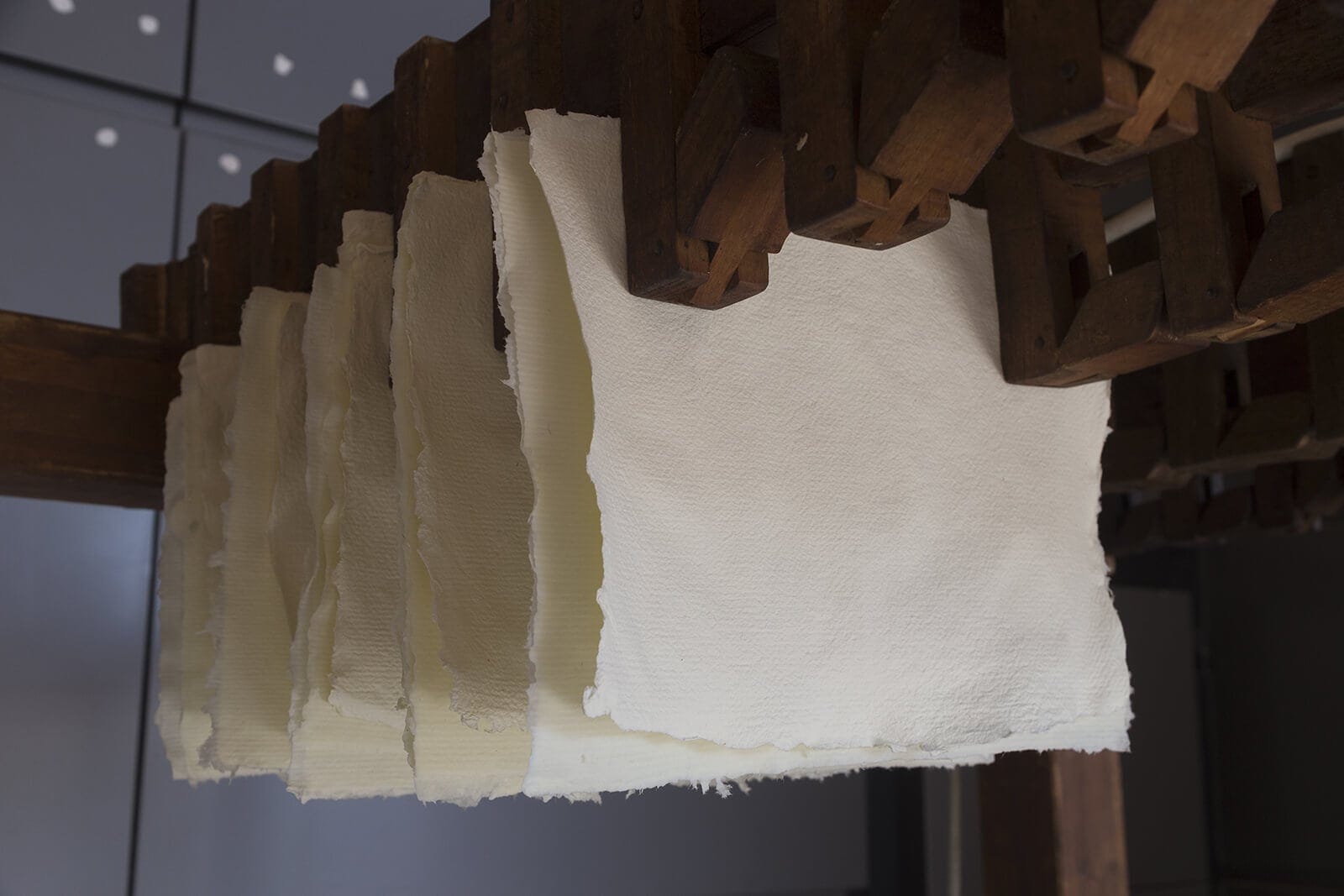 Homemade toilet paper hanging drying process
